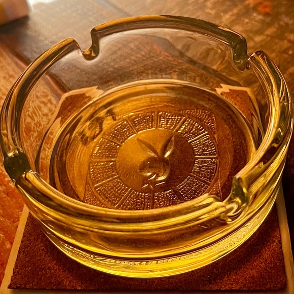 Vintage PLAYBOY CLUB Clear Glass Ashtray with Engraved PLAYBOY BUNNY - Picture 4 of 12